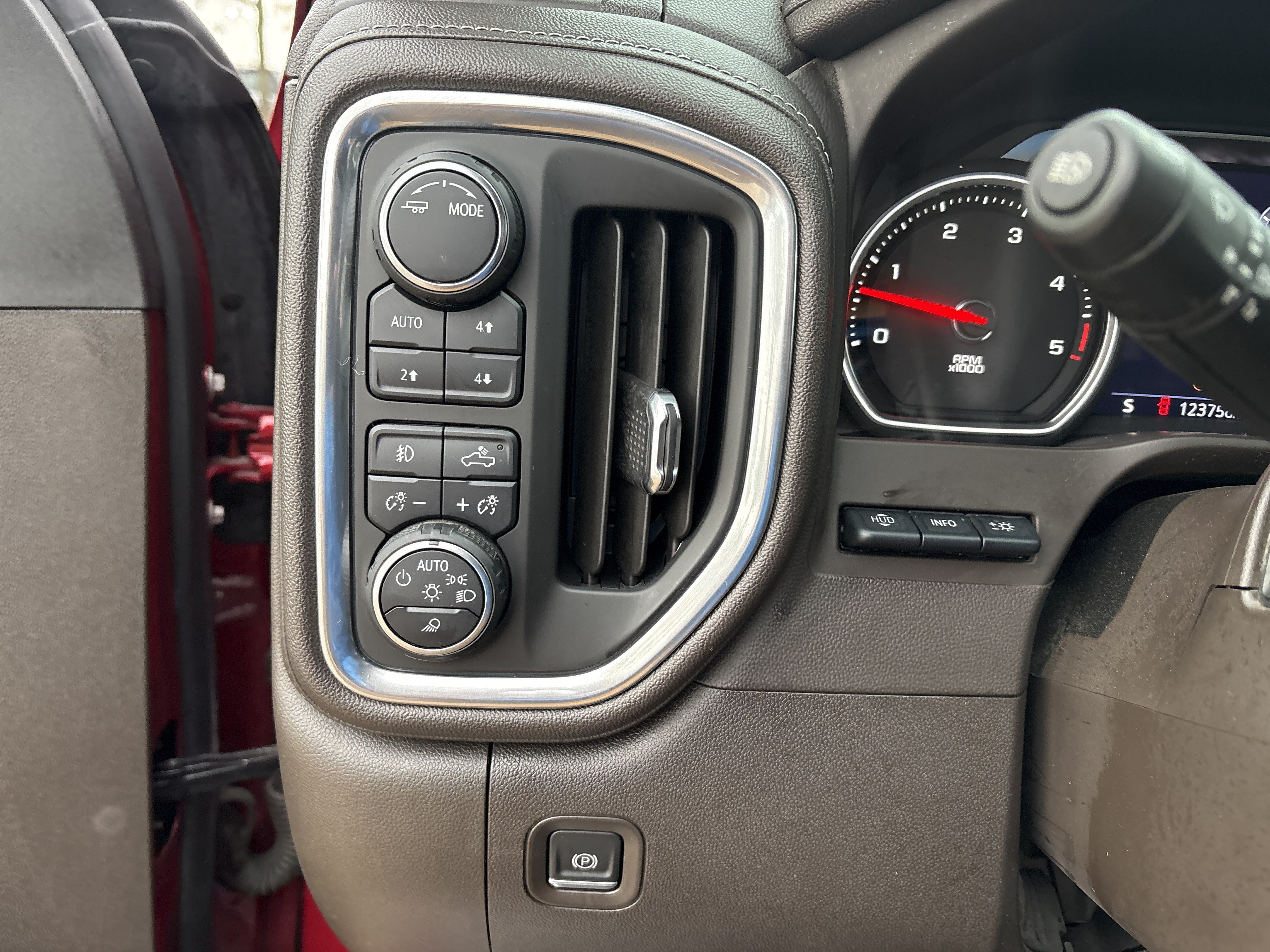 Used 2020 Chevrolet Silverado 2500 LTZ w/ LTZ Premium Package AWD/4WD image 23