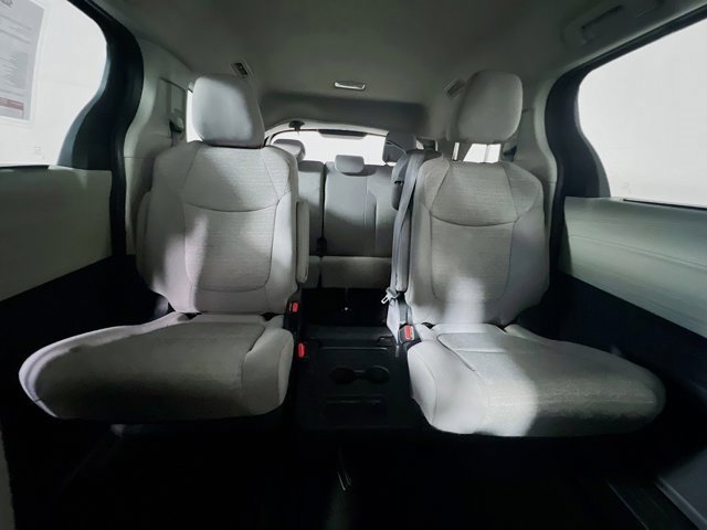 Used 2022 Toyota Sienna LE image 29