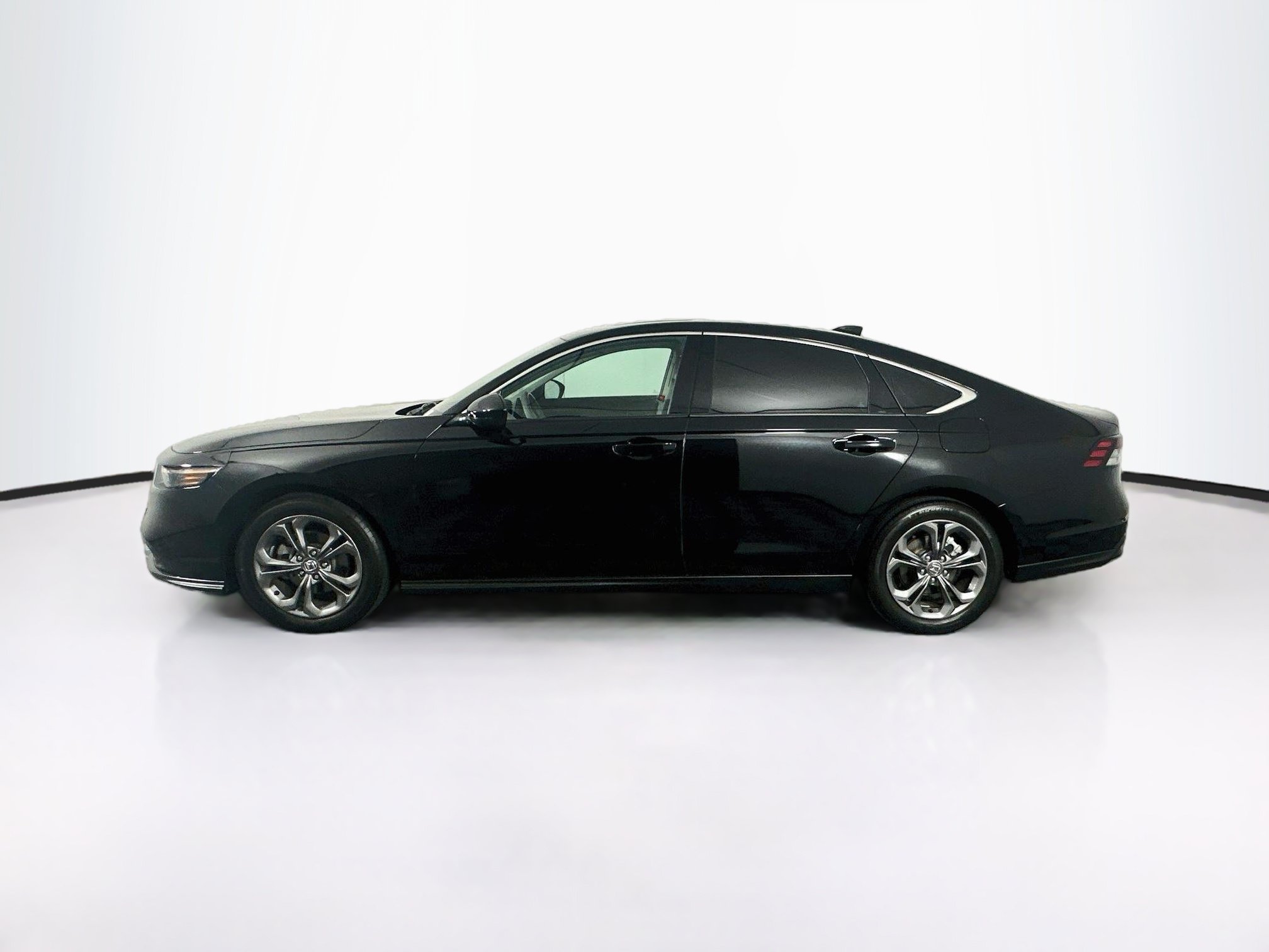 Used 2024 Honda Accord EX image 4