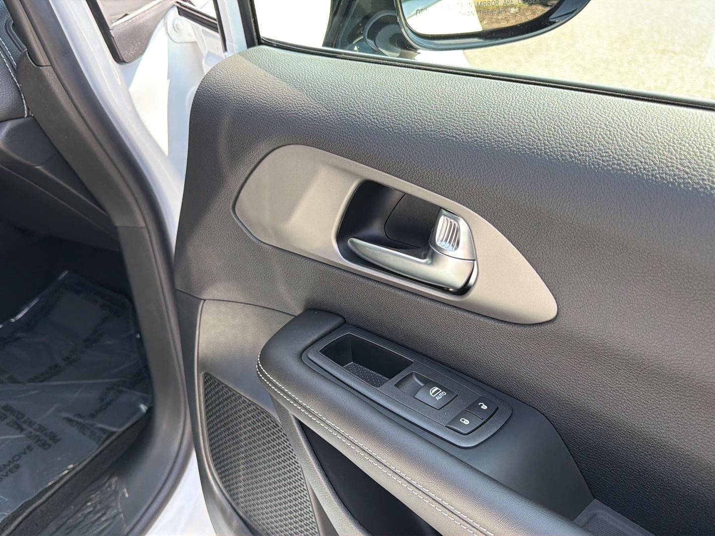 New 2027 Chrysler Pacifica Select AWD/4WD image 6