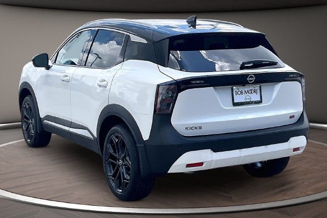 New 2026 Nissan Kicks SR w/ SR Premium Package FWD image 3