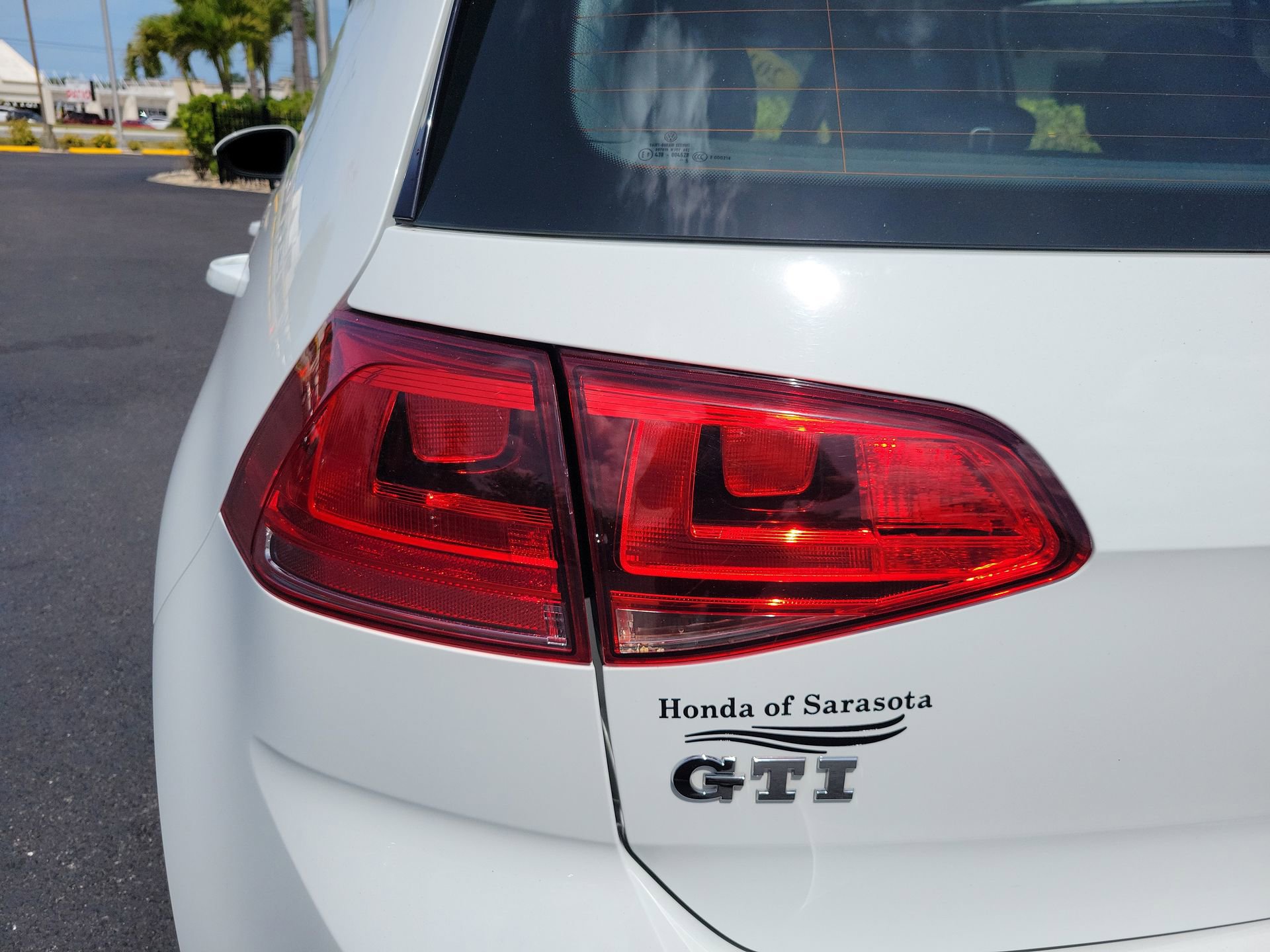 Used 2015 Volkswagen Golf 4-Door FWD image 12