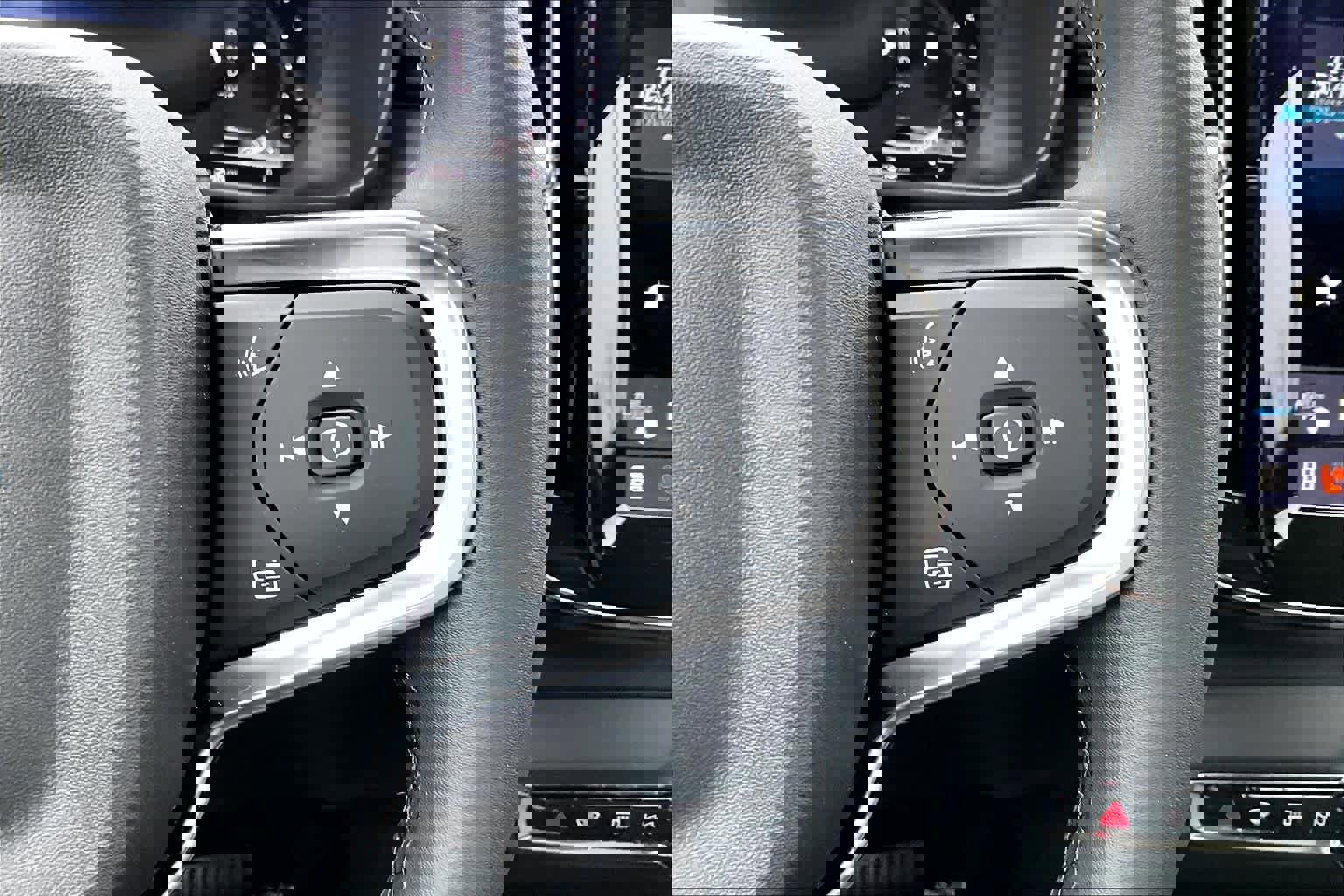 Used 2026 Volvo XC40 B5 Core w/ Climate Package image 24