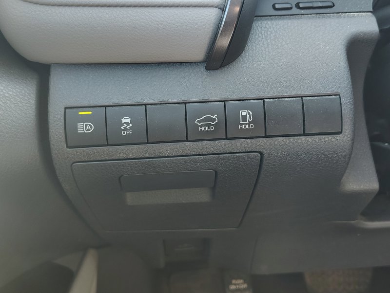 Used 2020 Toyota Camry LE FWD image 13