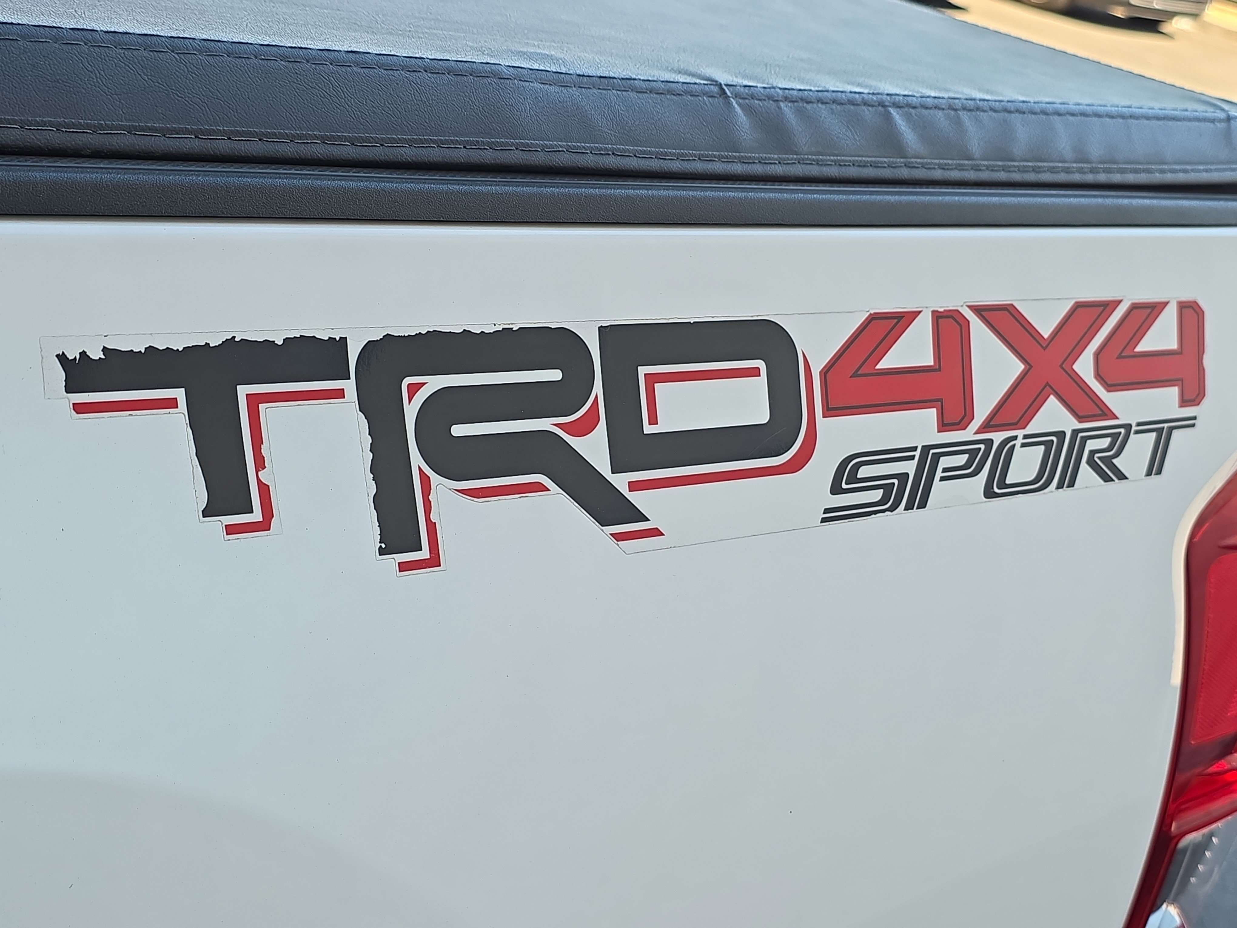 Used 2017 Toyota Tacoma TRD Sport w/ Premium & Technology Package AWD/4WD image 5