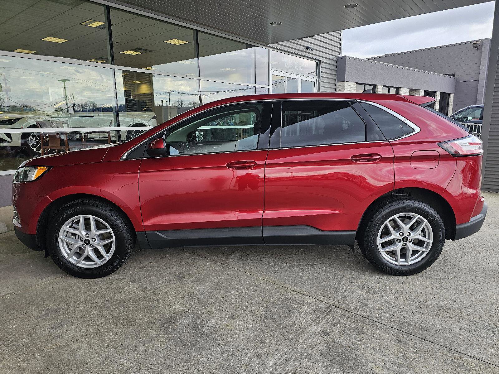 Used 2023 Ford Edge SEL w/ Convenience Package AWD/4WD image 2
