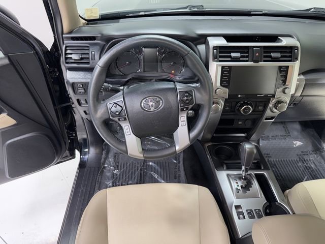 Used 2022 Toyota 4Runner SR5 Premium w/ Moonroof Package AWD/4WD image 18