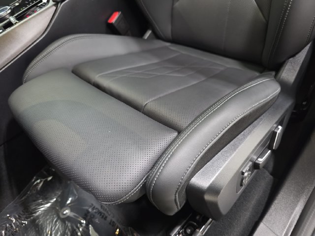 Certified 2026 BMW X3 xDrive30i w/ M Sport Package AWD/4WD image 24