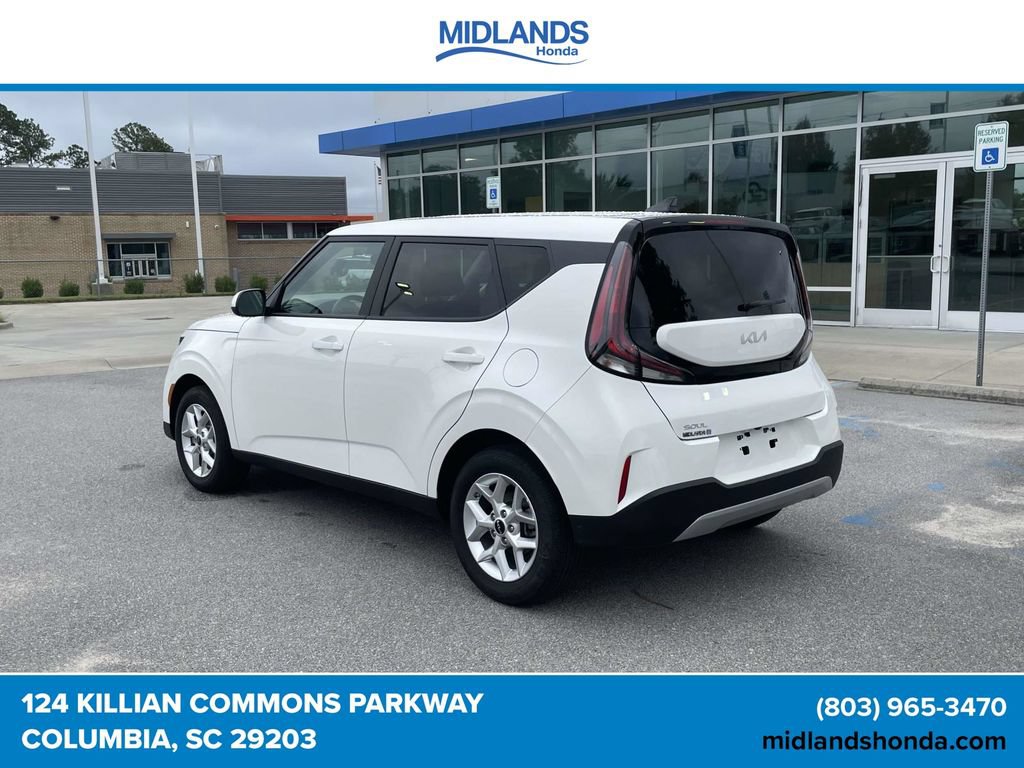 Used 2025 Kia Soul LX w/ LX Technology Package FWD image 4