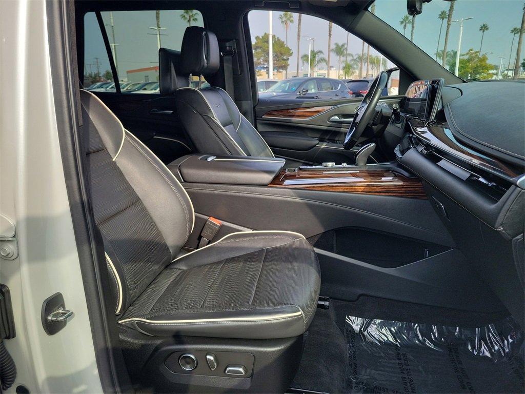 Used 2021 Cadillac Escalade Premium Luxury w/ LPO, Illumination Package image 18