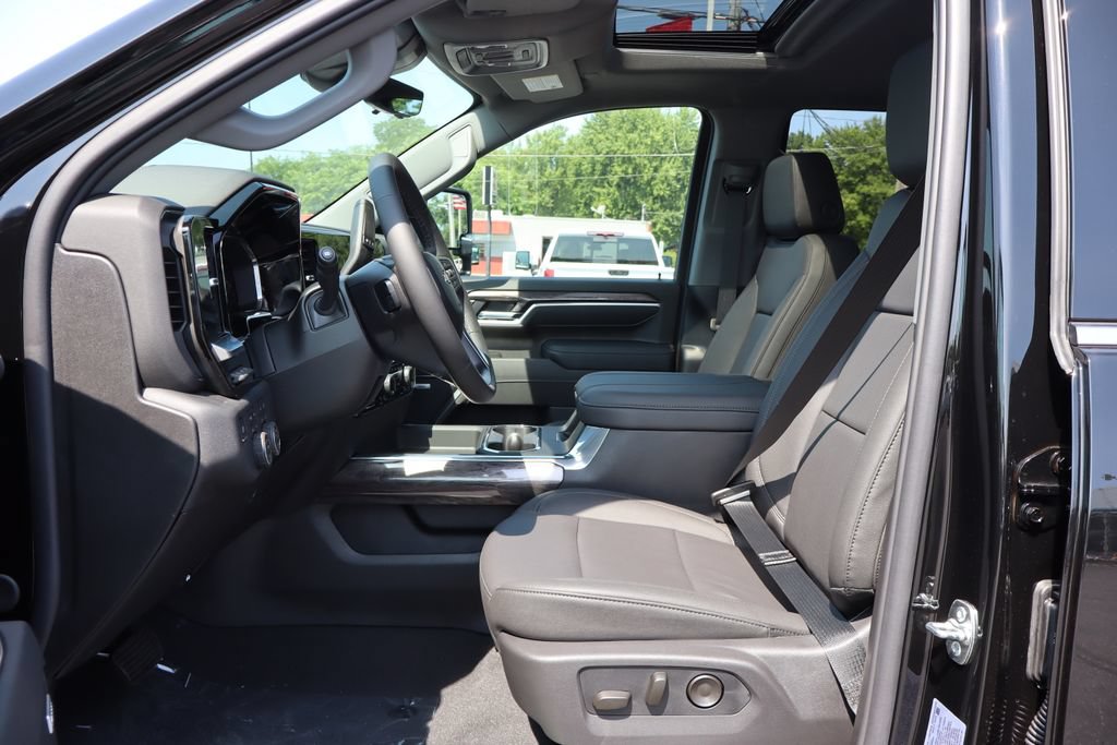 New 2026 Chevrolet Silverado 2500 LTZ w/ LTZ Convenience Package AWD/4WD image 7