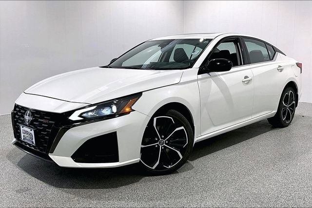 Used 2023 Nissan Altima 2.5 SR image 3