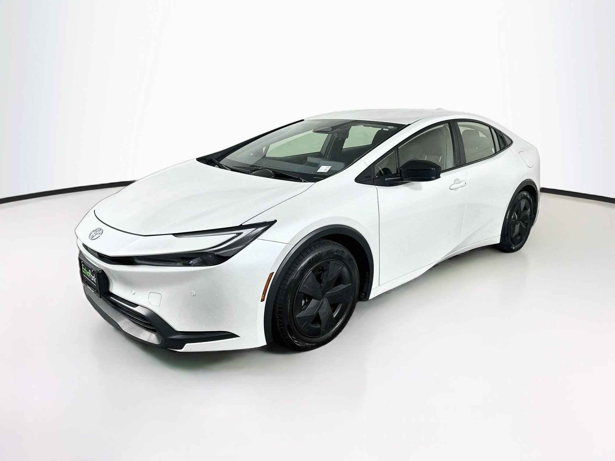 Used 2025 Toyota Prius LE FWD image 3
