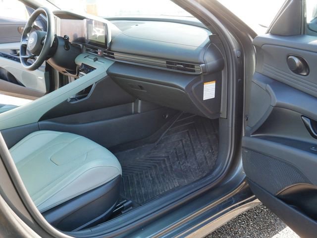 Used 2024 Hyundai Elantra Limited image 19