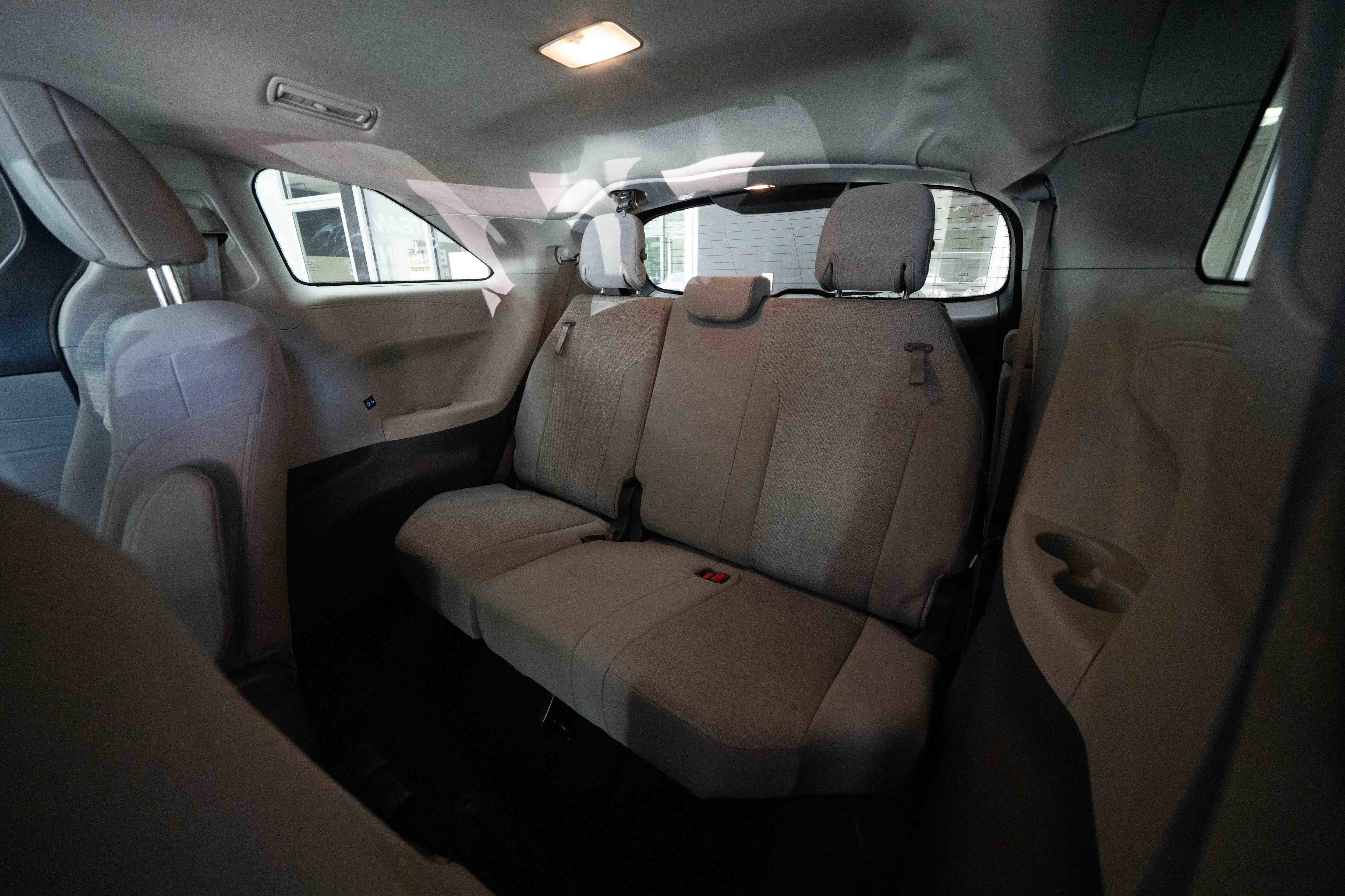 Used 2021 Toyota Sienna LE AWD/4WD image 24