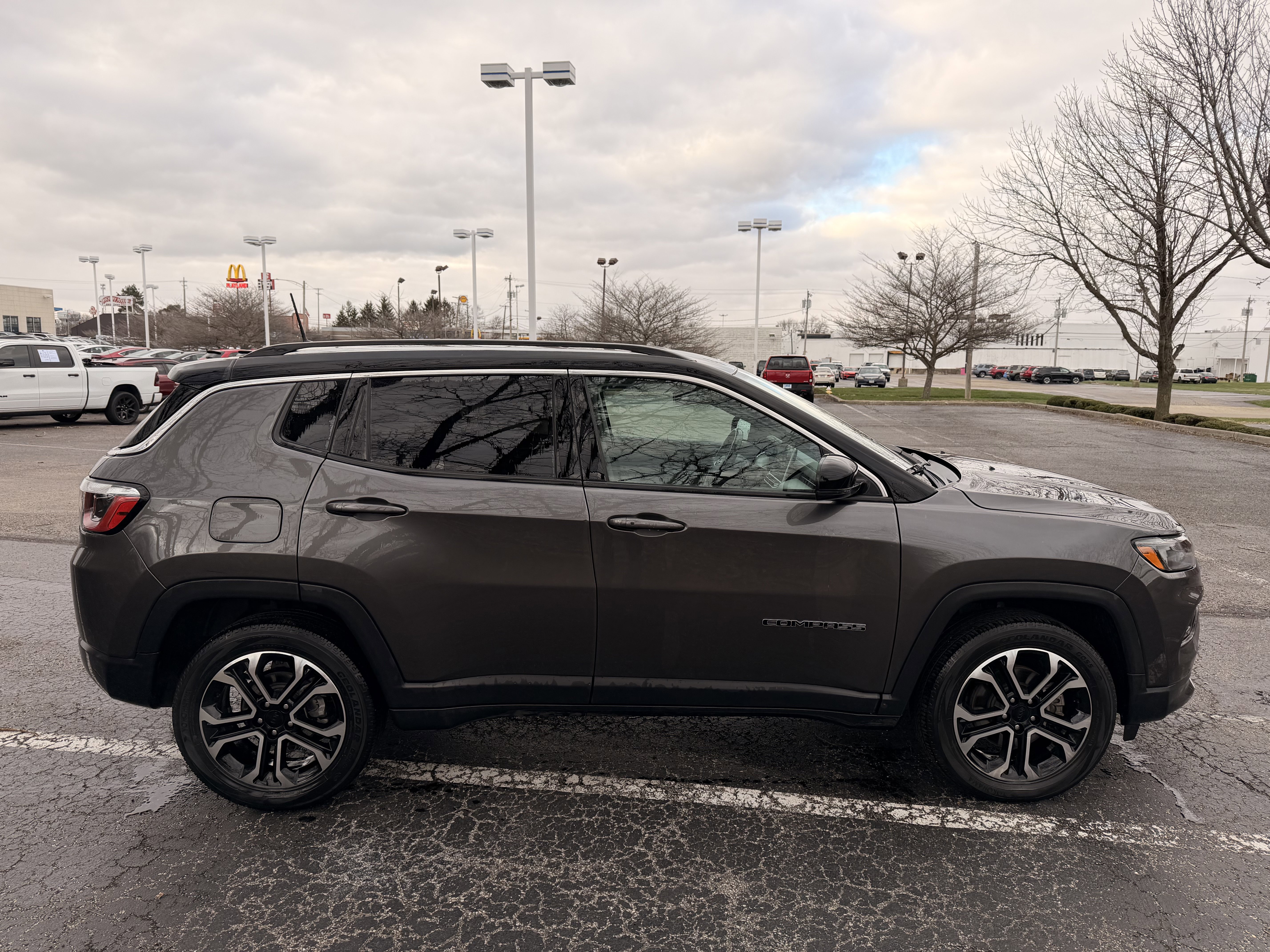 Used 2022 Jeep Compass Limited image 2