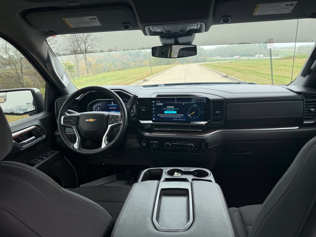 Used 2025 Chevrolet Silverado 1500 LT AWD/4WD image 18