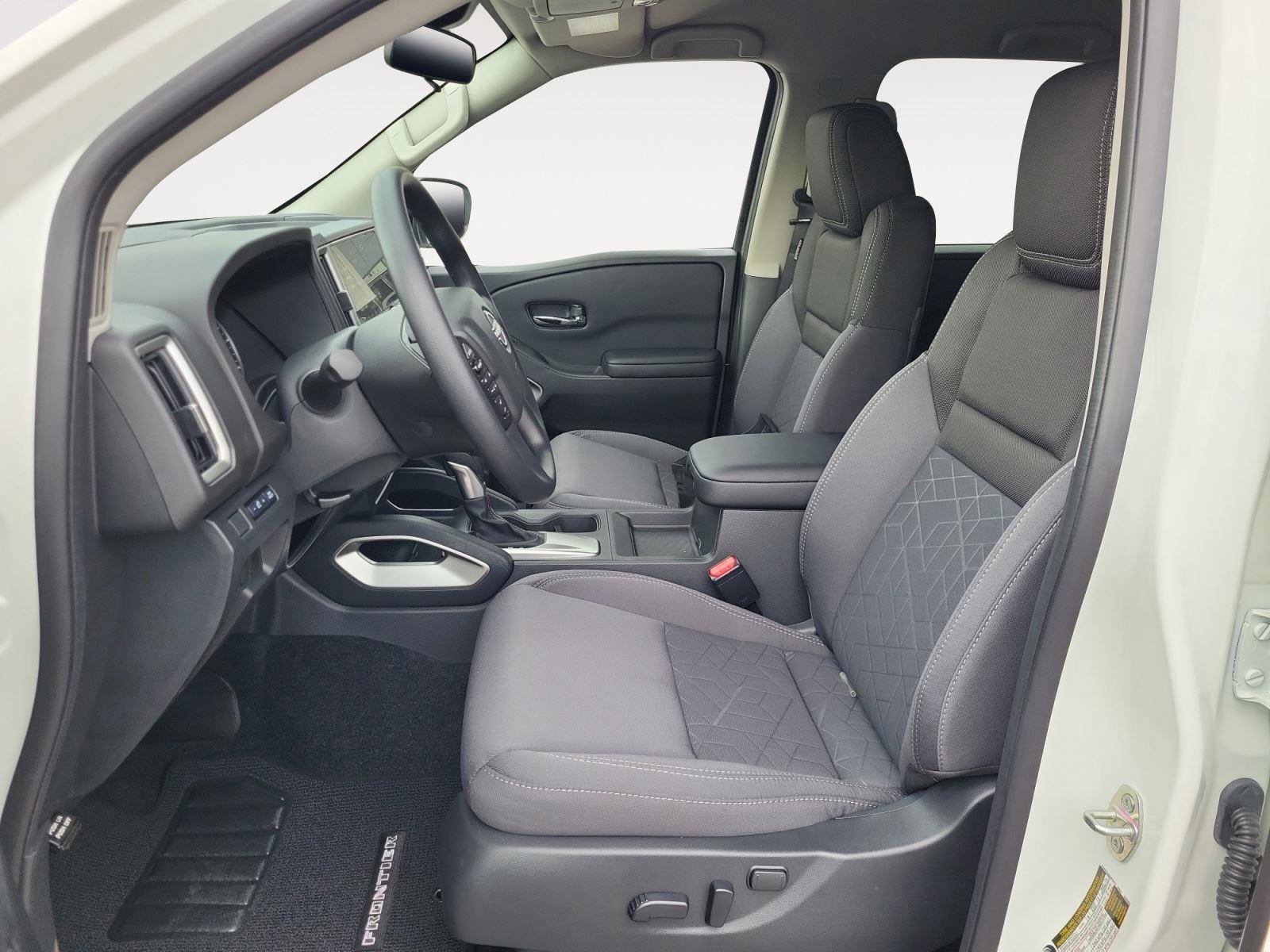 Used 2025 Nissan Frontier SV image 10