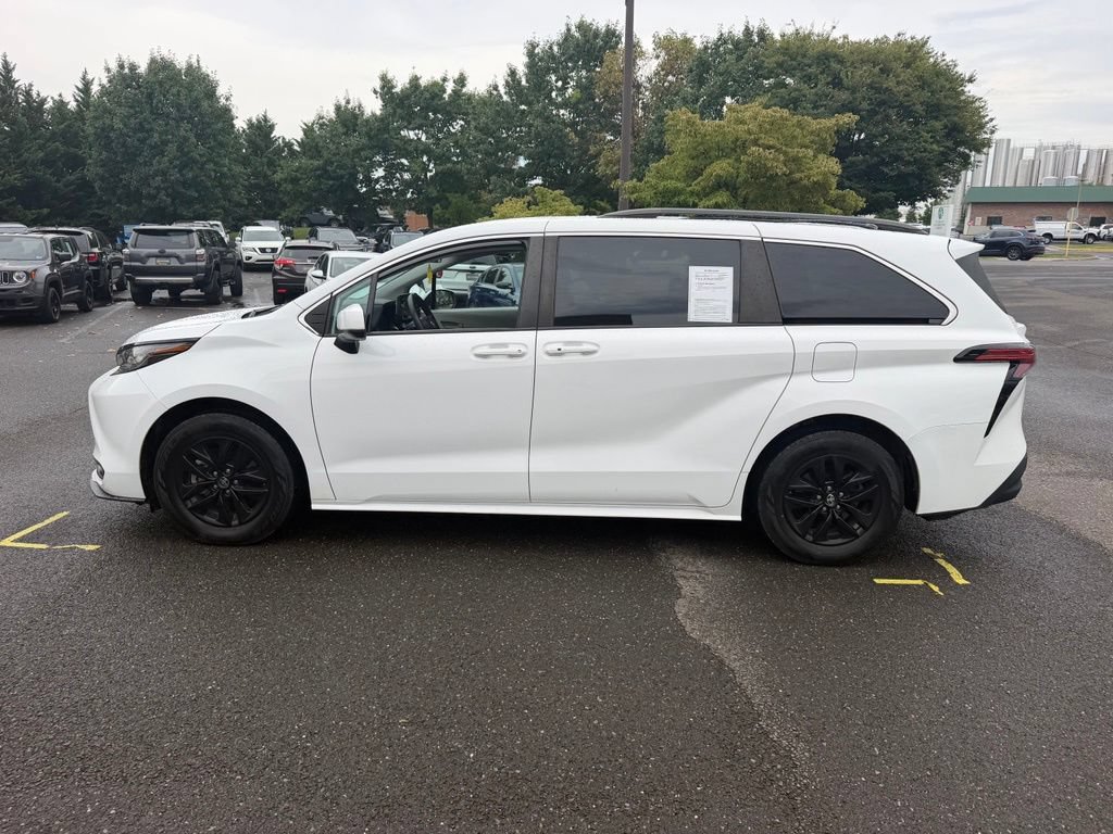 Used 2022 Toyota Sienna LE FWD image 5