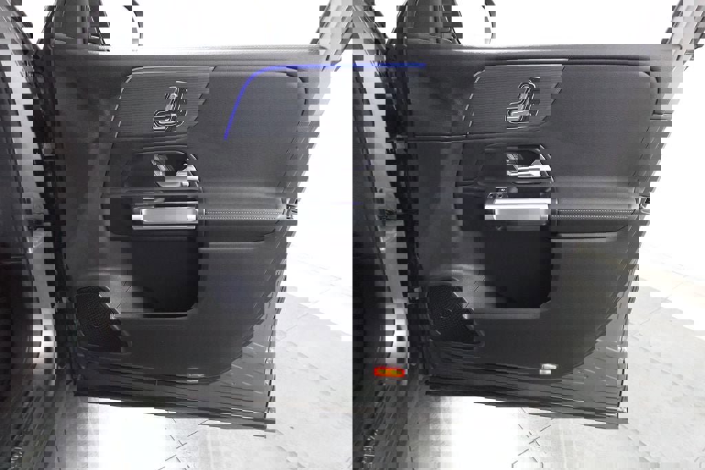 Used 2023 Mercedes-Benz EQB 300 4MATIC w/ Exclusive Package image 32