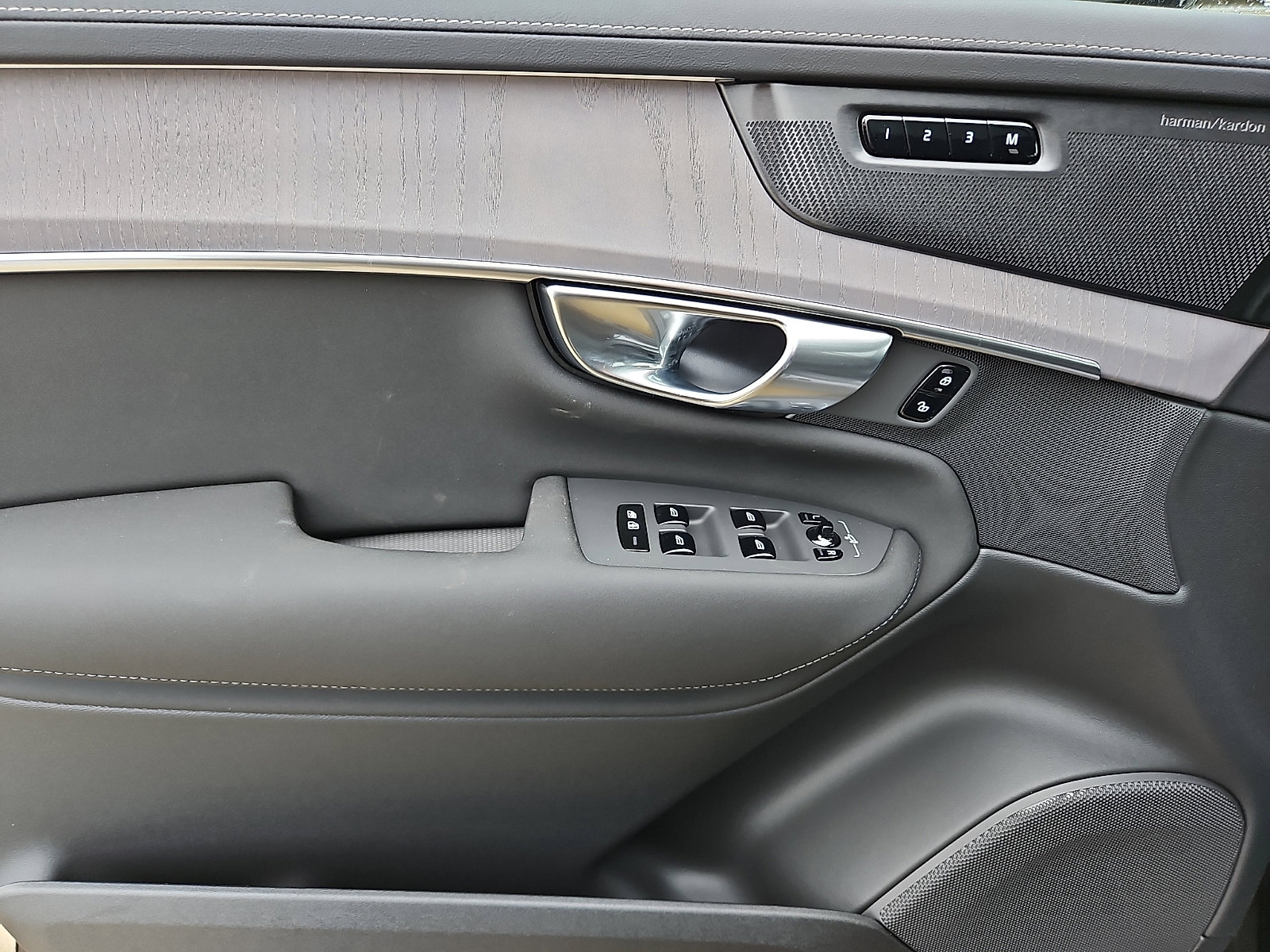 New 2026 Volvo XC90 T8 Ultra w/ Protection Package Premier image 10