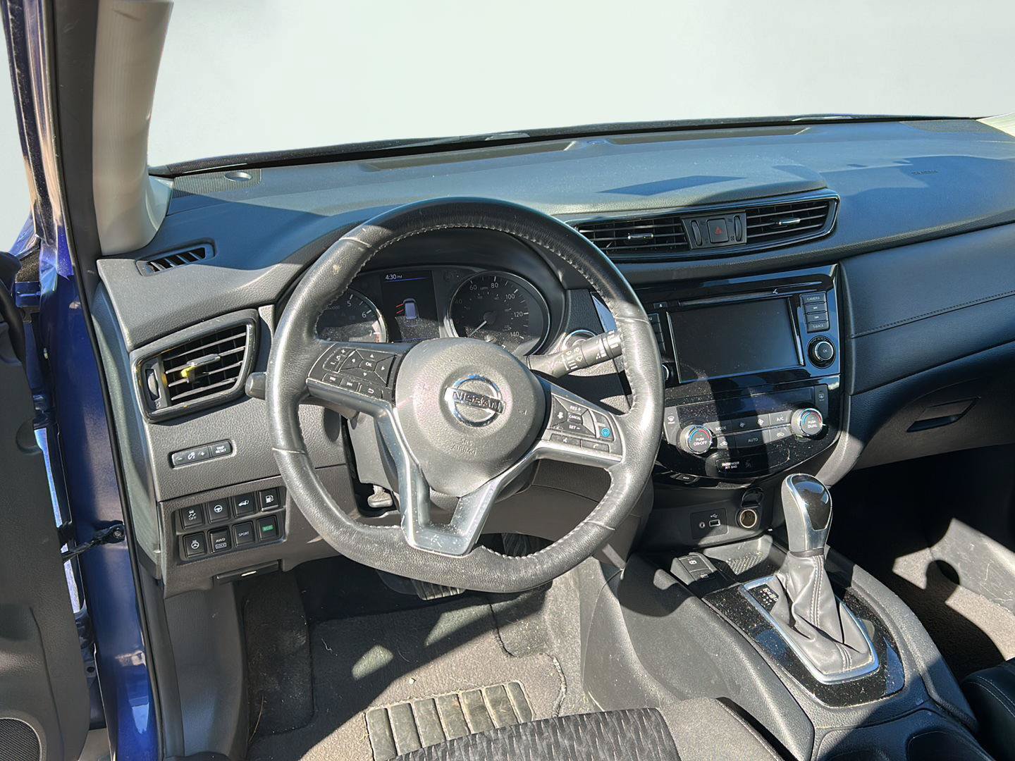 Used 2019 Nissan Rogue SV w/ Premium Package AWD/4WD image 7