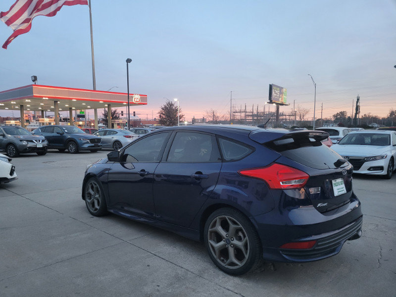 Used 2016 Ford Focus ST image 6