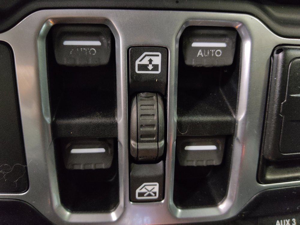 Used 2018 Jeep Wrangler Unlimited Sport S AWD/4WD image 27
