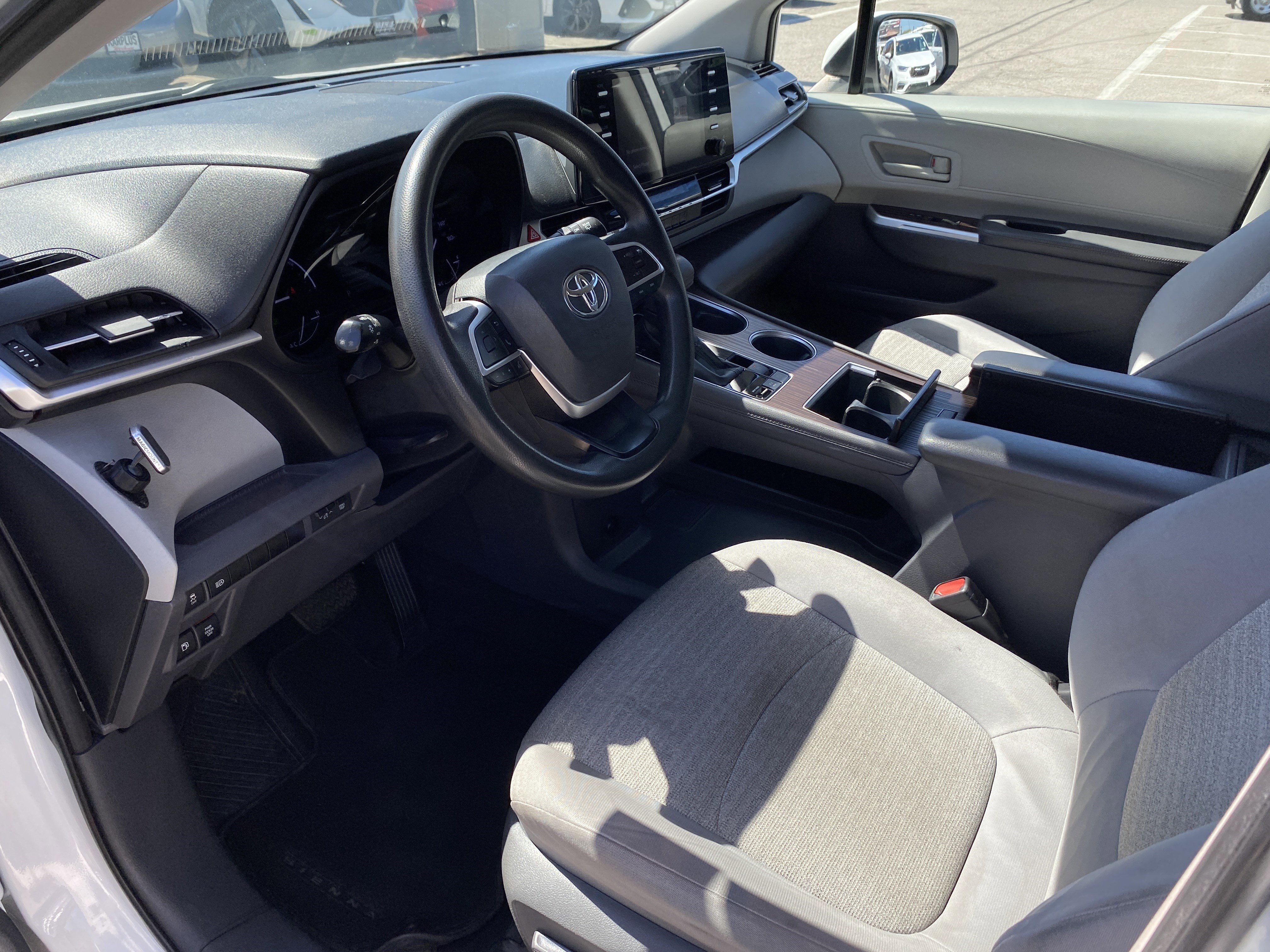 Used 2021 Toyota Sienna LE image 10