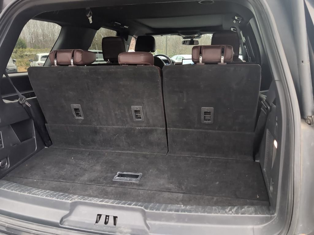 Used 2024 Ford Expedition Limited image 12