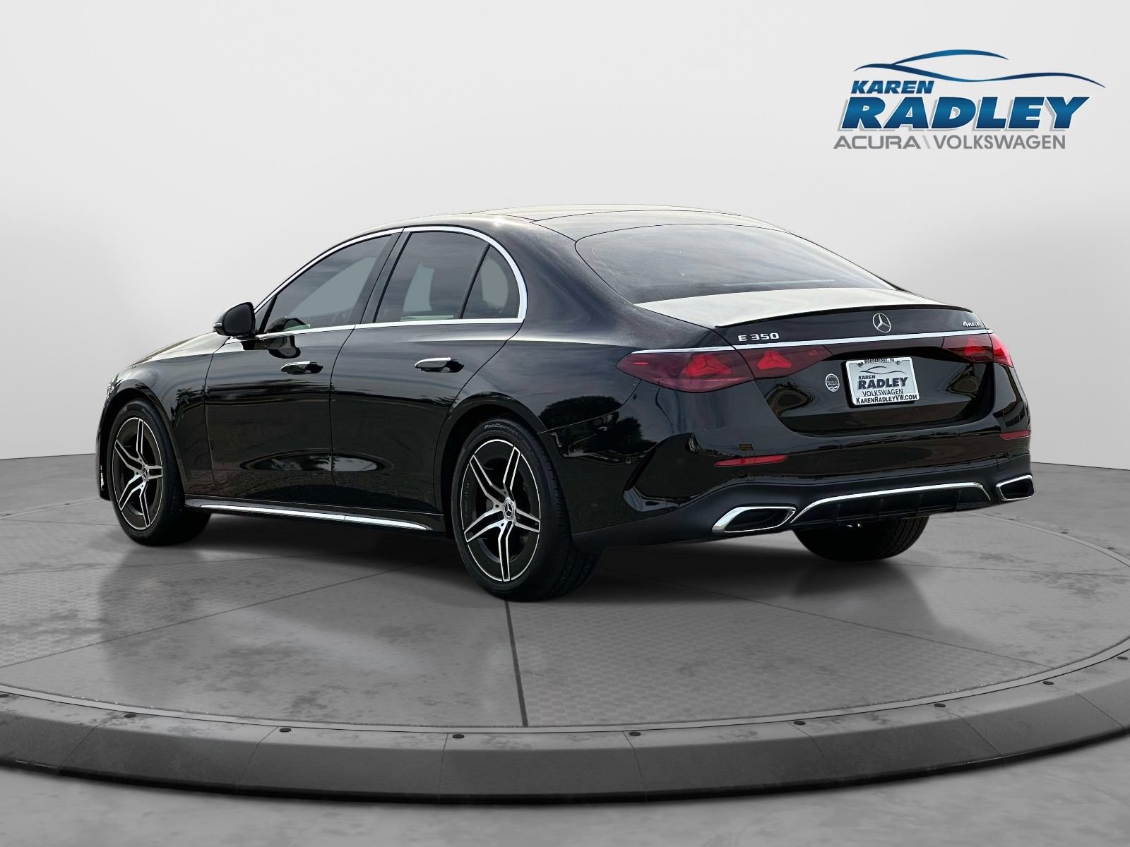 Used 2025 Mercedes-Benz E 350 4MATIC Sedan image 4