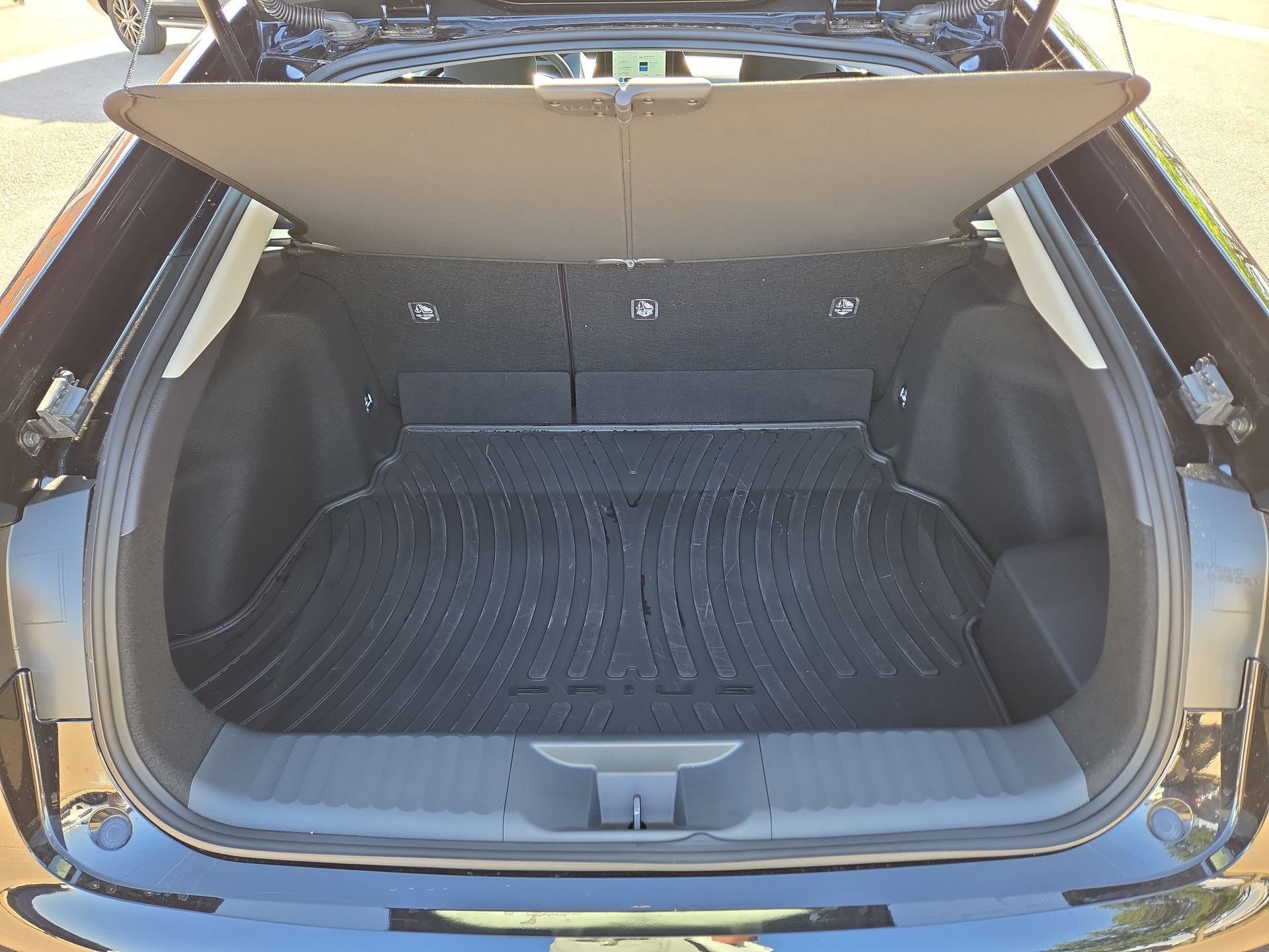 Used 2025 Toyota Prius LE FWD image 12