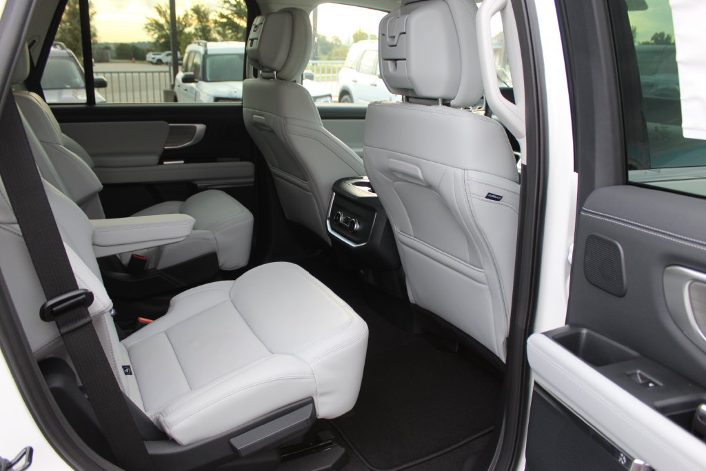 New 2027 Ford Expedition Platinum w/ Driver's Package AWD/4WD image 14