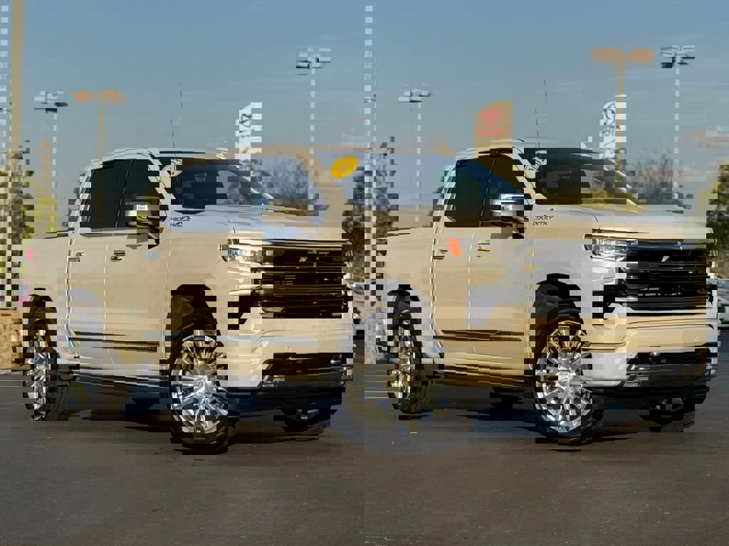 Used 2023 Chevrolet Silverado 1500 High Country w/ High Country Premium Package image 2