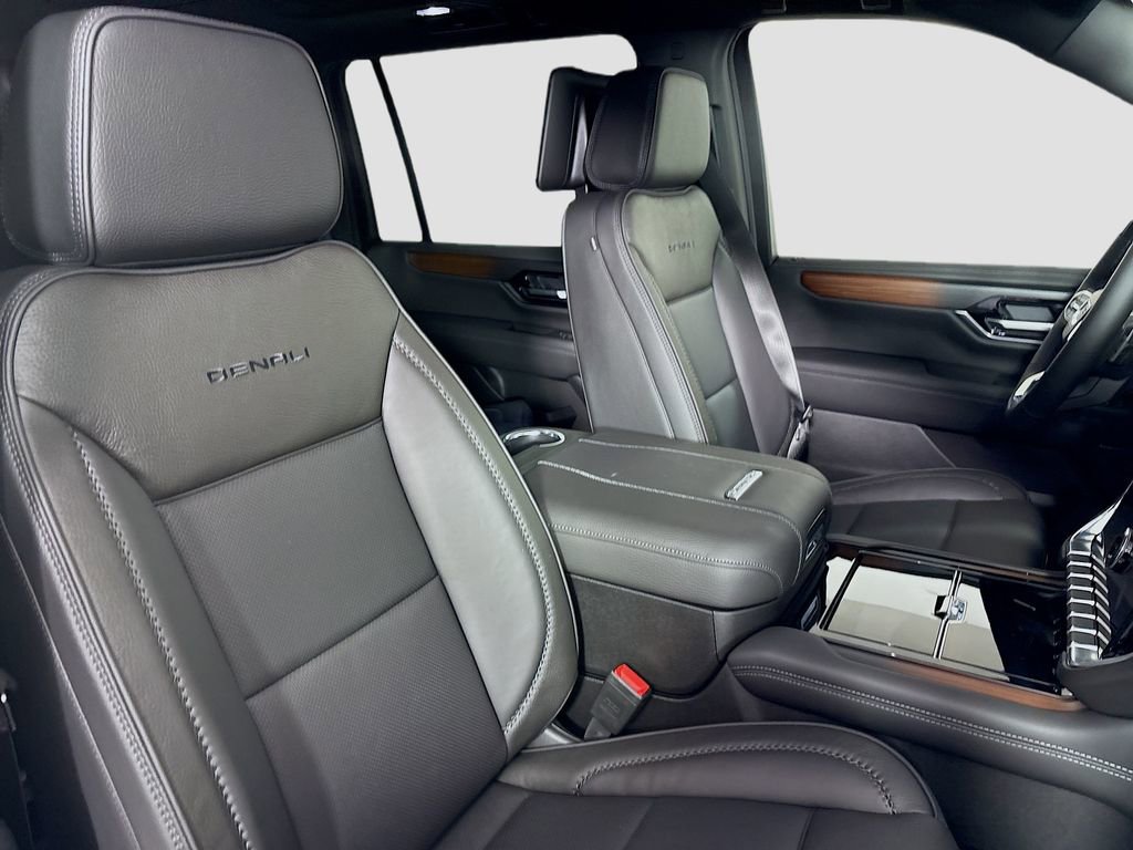 Used 2025 GMC Yukon XL Denali w/ Denali Reserve Package AWD/4WD image 35