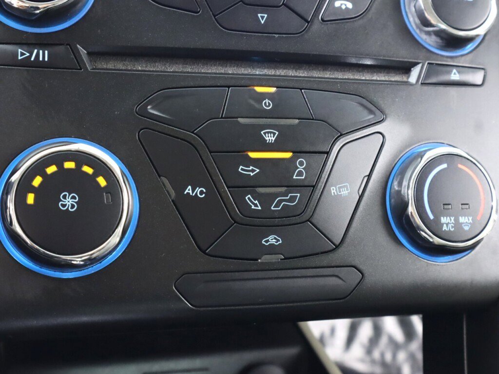 Used 2018 Ford Fusion SE image 21