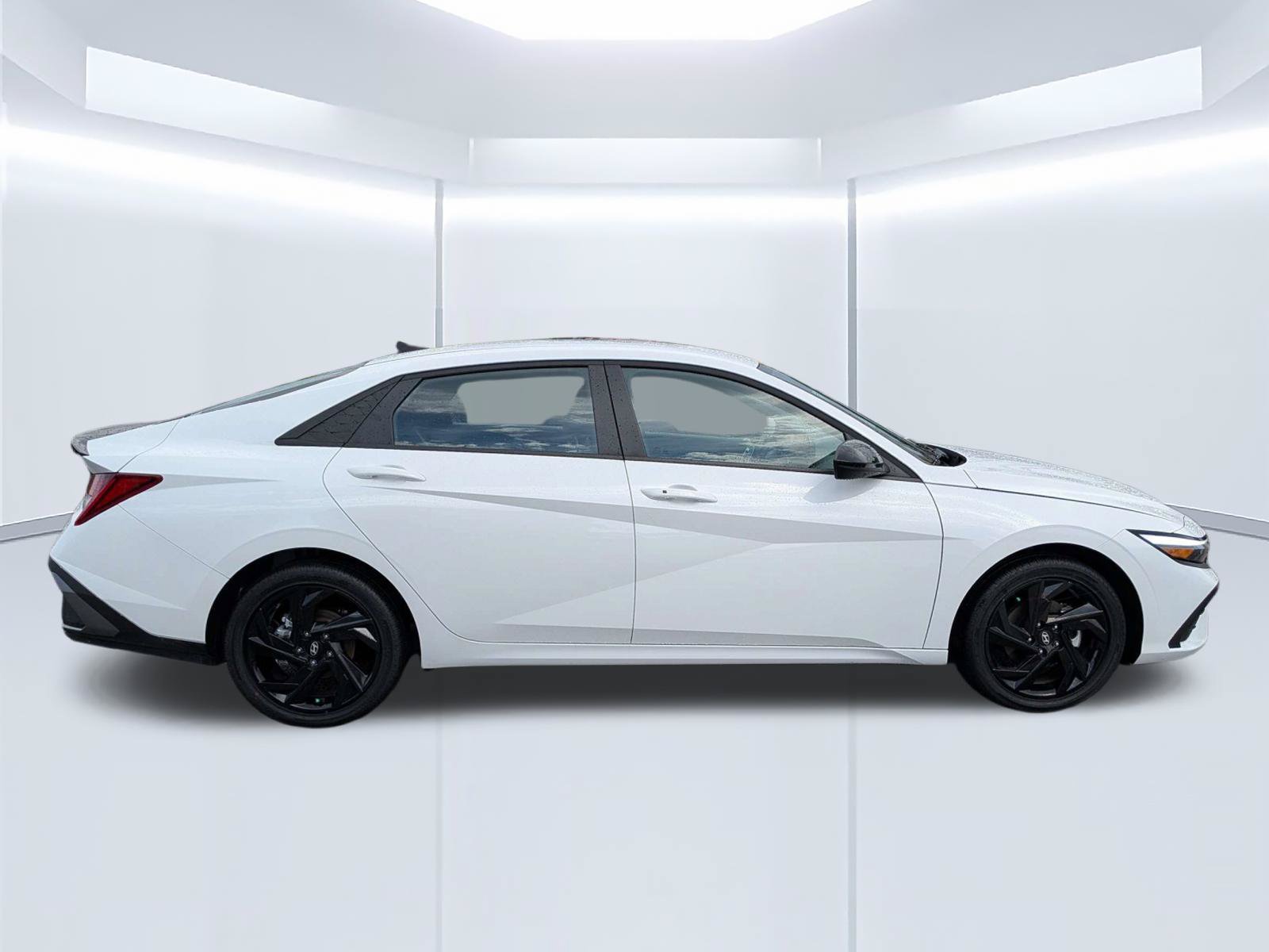 Certified 2026 Hyundai Elantra SEL FWD image 3