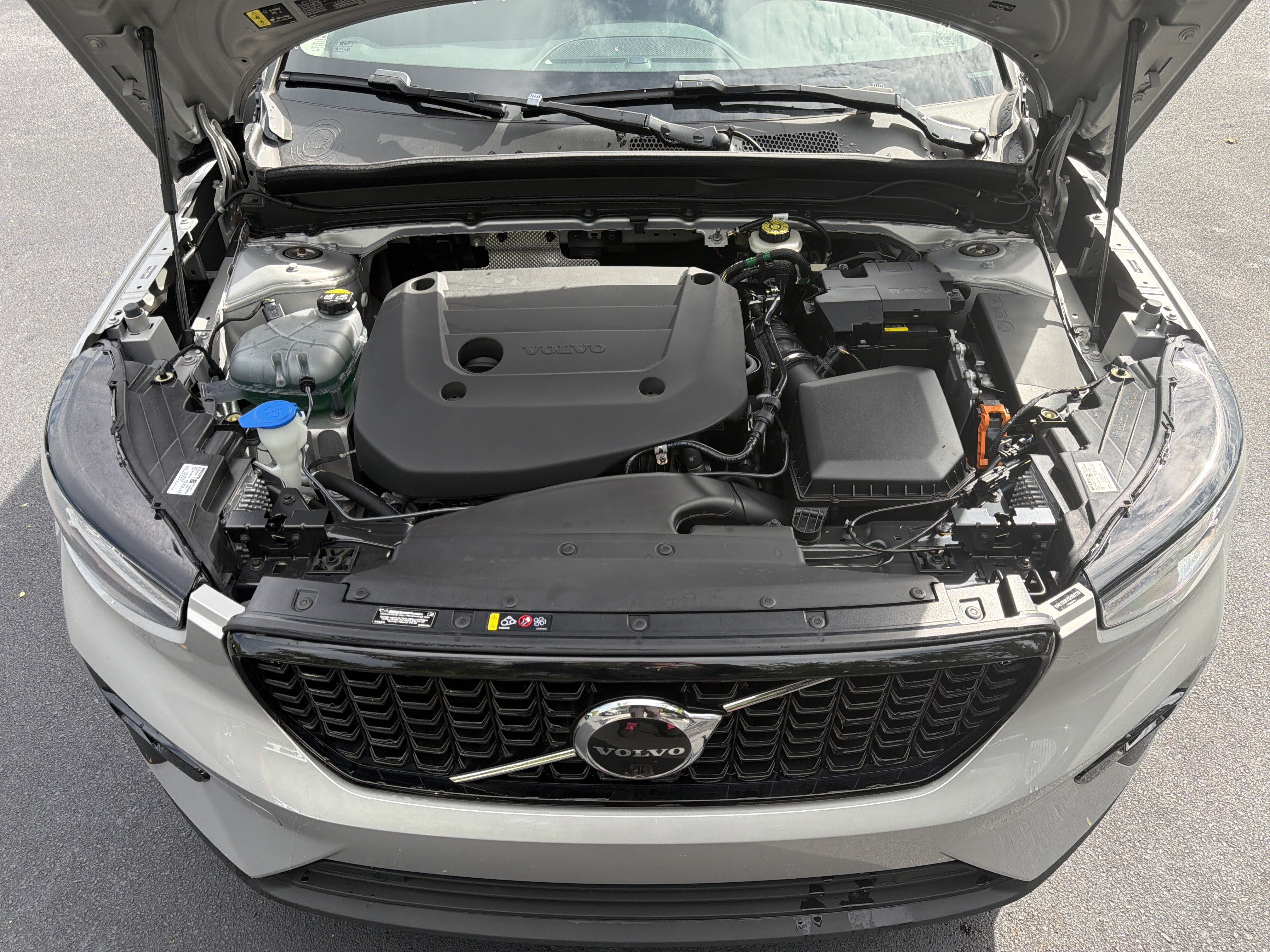 Certified 2025 Volvo XC40 B5 Ultra AWD/4WD image 36