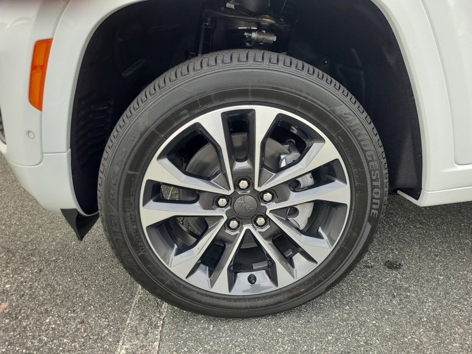 New 2025 Jeep Grand Cherokee L Overland w/ Luxury Tech Group IV image 27