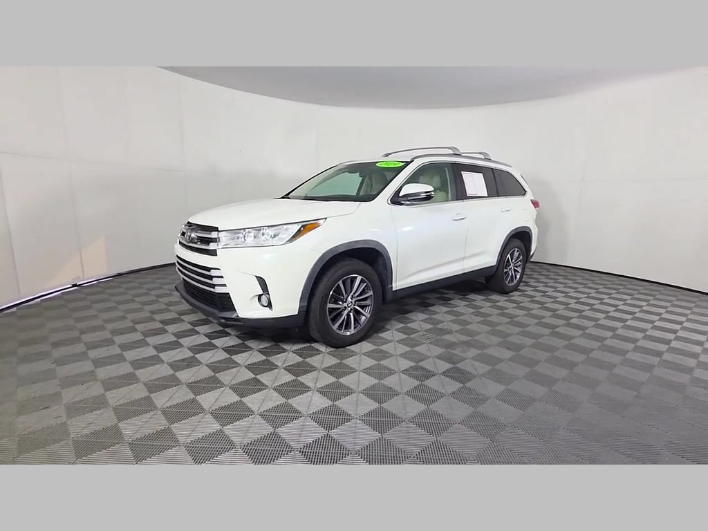 Used 2019 Toyota Highlander XLE FWD image 48