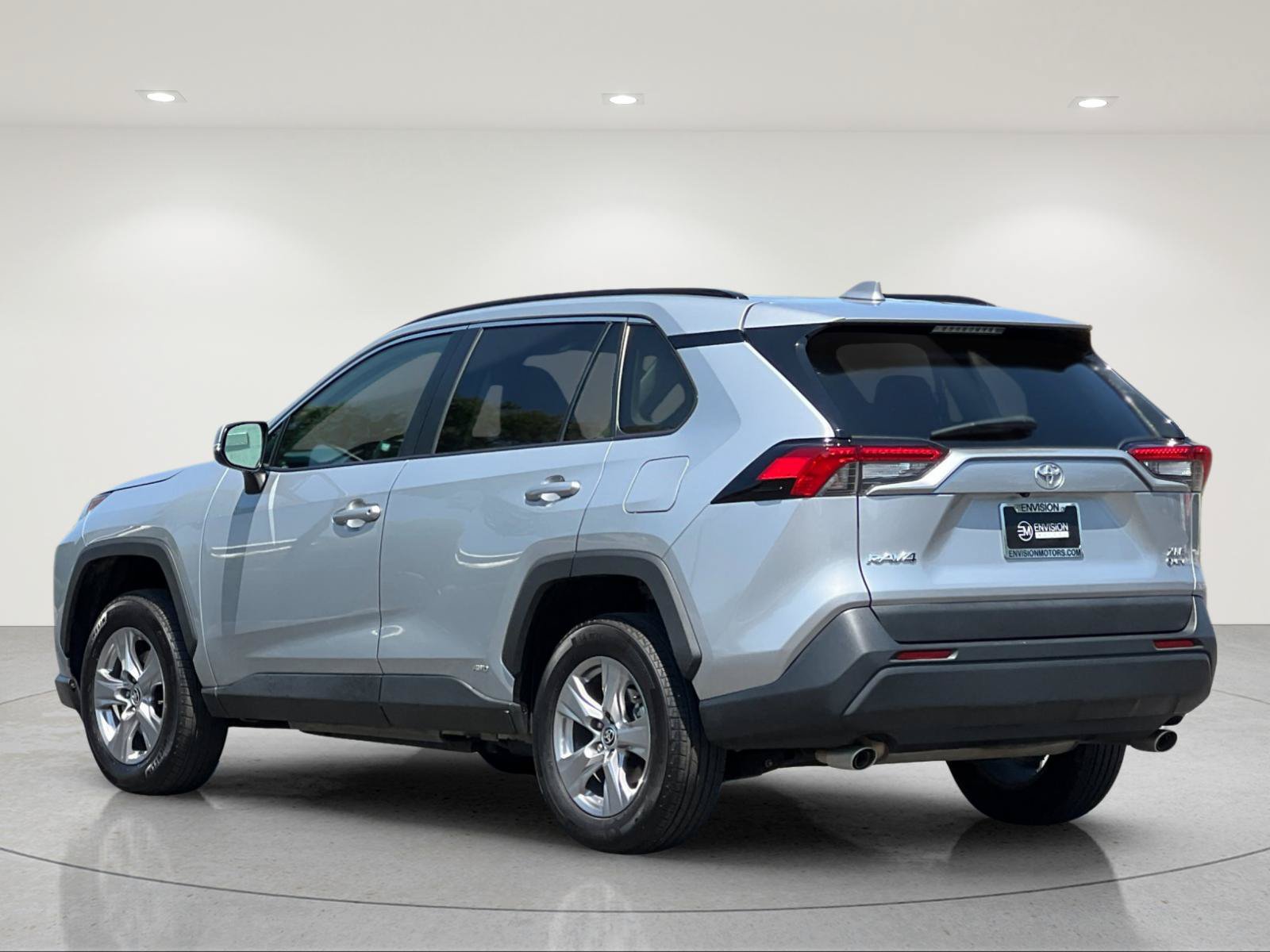 Used 2025 Toyota RAV4 XLE AWD/4WD image 3