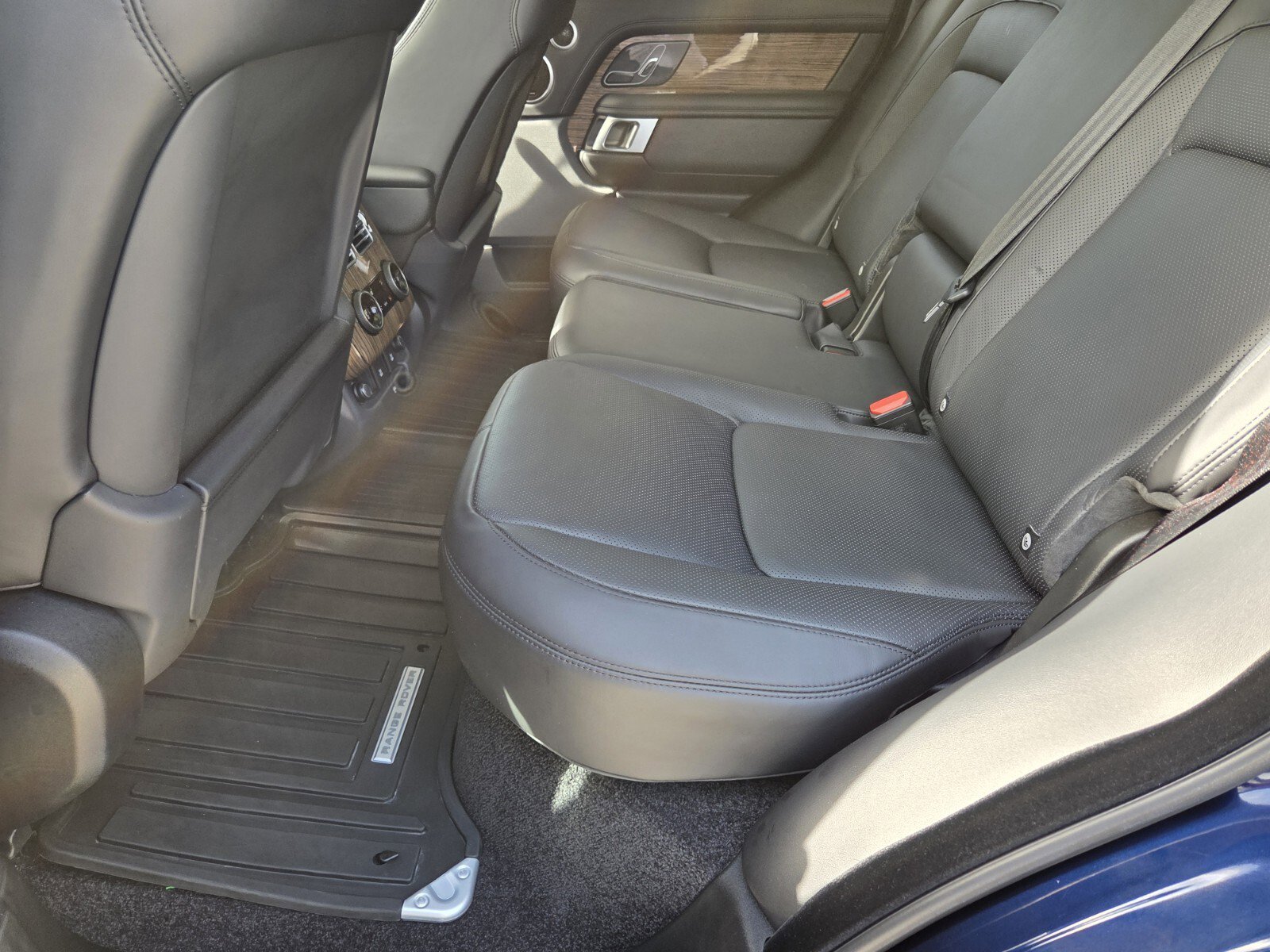 Used 2020 Land Rover Range Rover HSE image 12