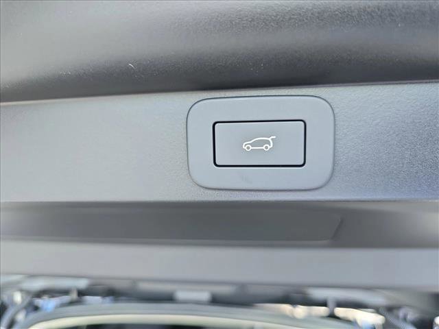 New 2025 Land Rover Range Rover Long Wheelbase SE image 14