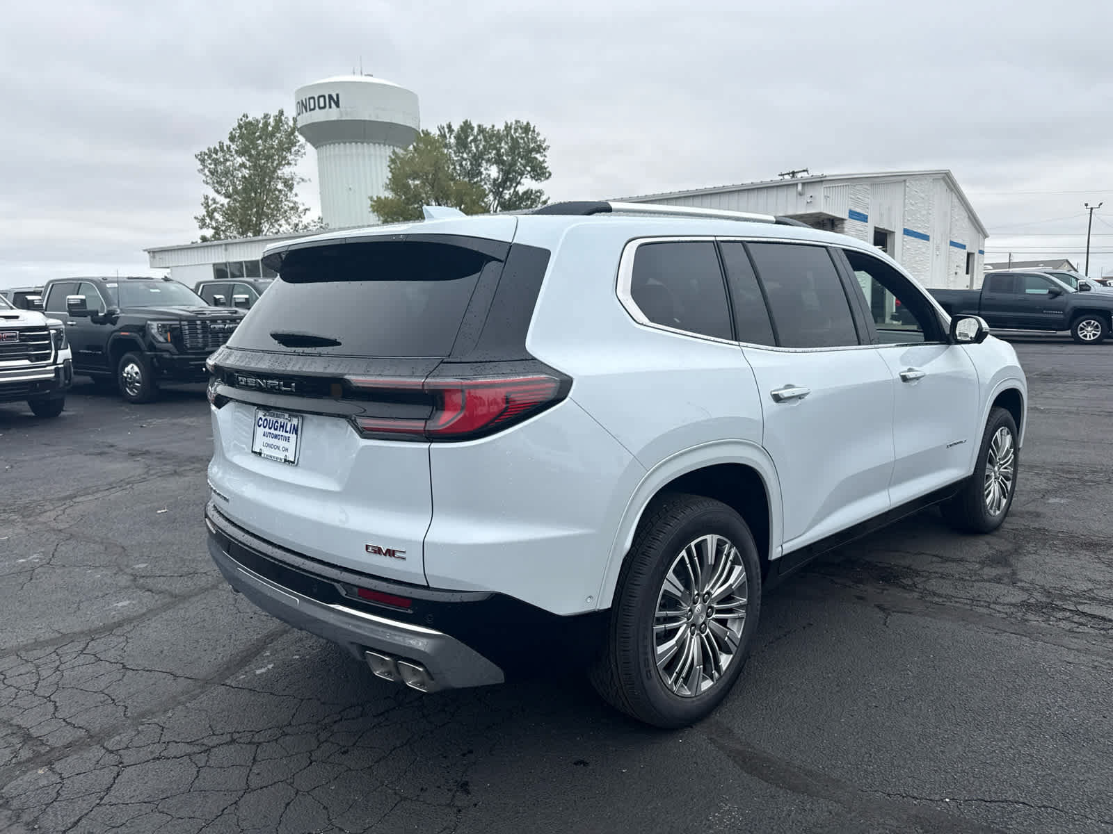 New 2027 GMC Acadia Denali w/ LPO, Floor Liner Package AWD/4WD image 5