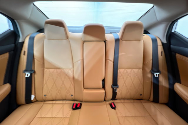 Used 2025 Nissan Sentra SV w/ SV Premium Package image 24