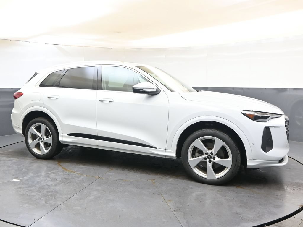 Used 2025 Audi Q5 Premium Plus w/ Premium Plus AWD/4WD image 7