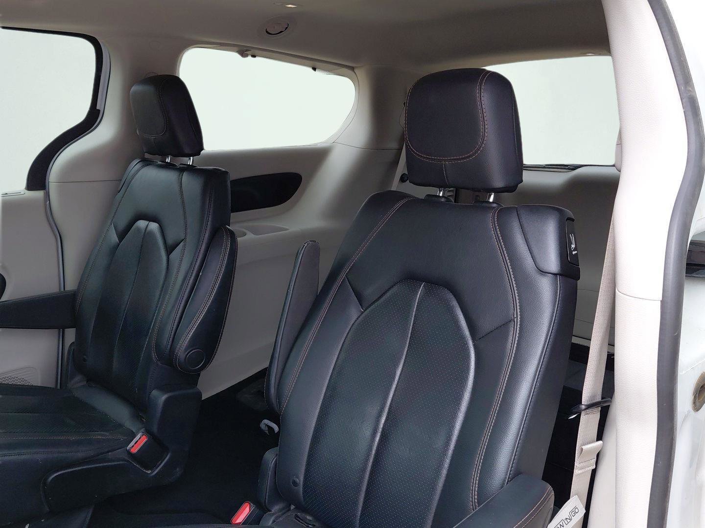 Used 2019 Chrysler Pacifica Touring-L Plus w/ Tire & Wheel Group FWD image 38