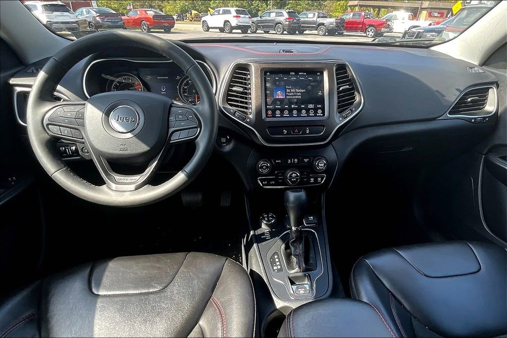 Used 2021 Jeep Cherokee Trailhawk w/ Comfort/Convenience Group image 14