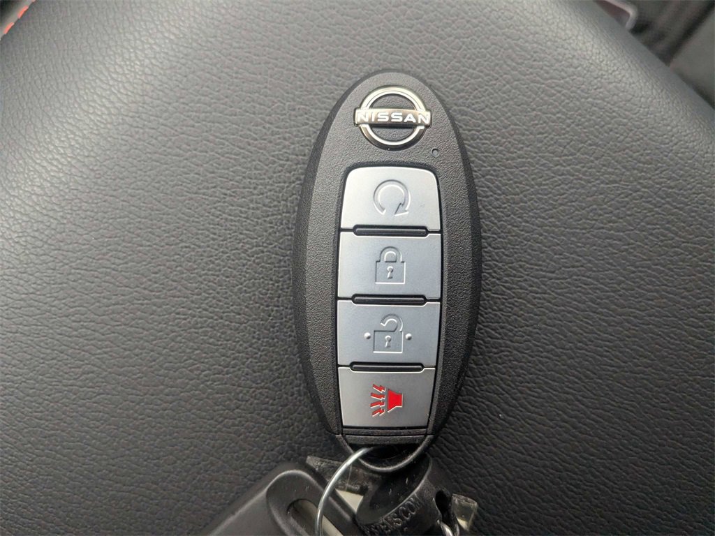 Used 2025 Nissan Frontier PRO-4X w/ Interior Protection Package image 35