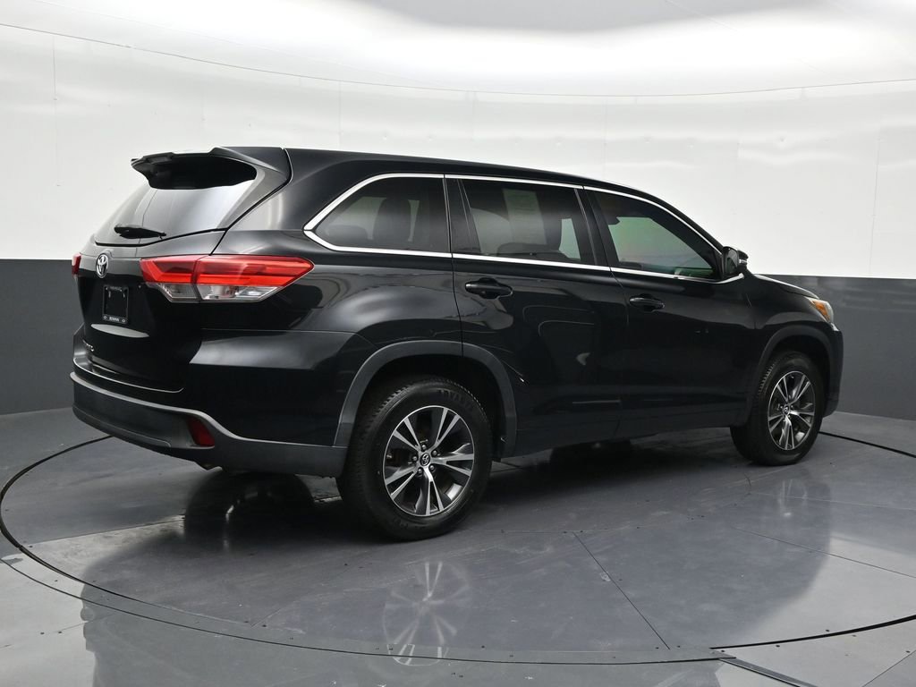 Used 2018 Toyota Highlander LE image 5